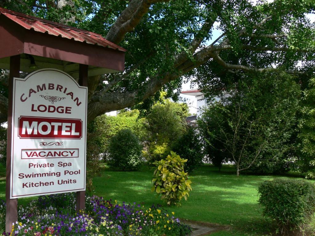 Cambrian Lodge Motel Cambridge Exterior photo